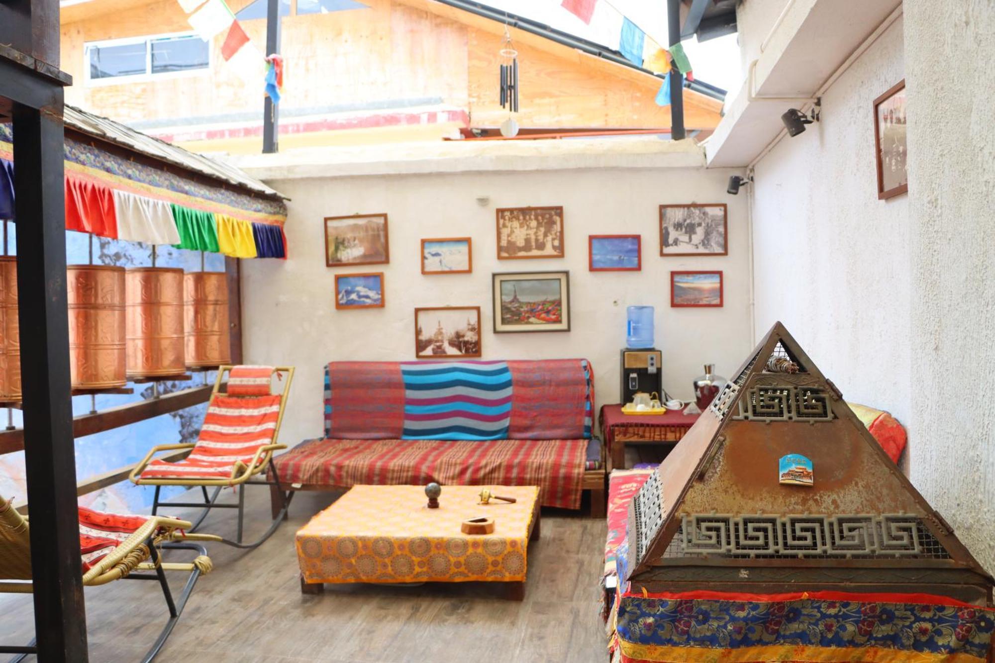 Energy Space Healing Inn Shangri-La Esterno foto