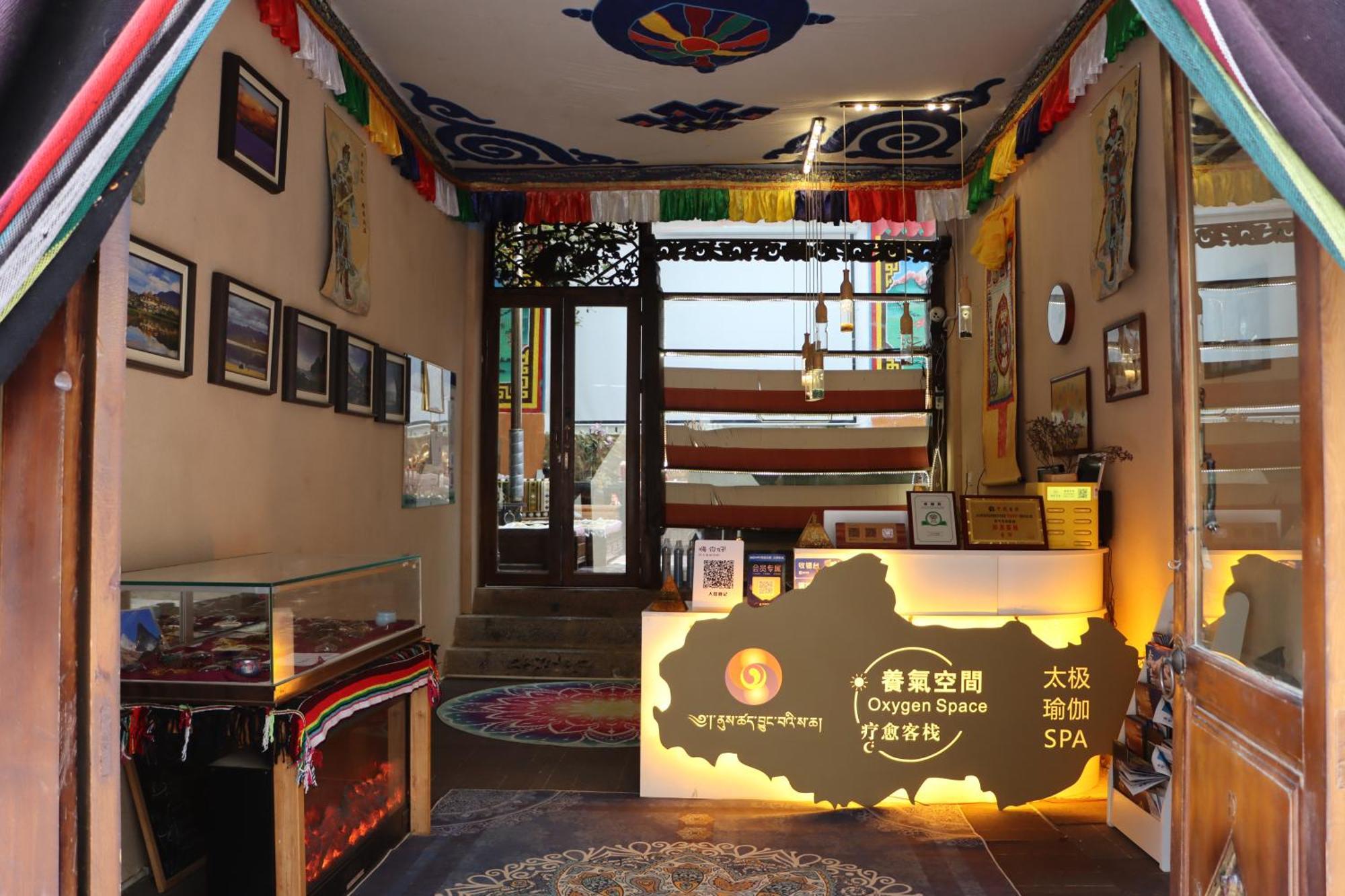 Energy Space Healing Inn Shangri-La Esterno foto